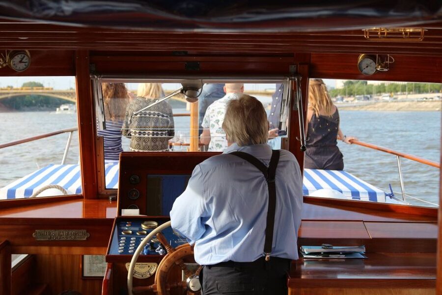 Budapest: Private Danube Yacht Cruise with Welcome Drink - Why a private Danube cruise changes Budapest