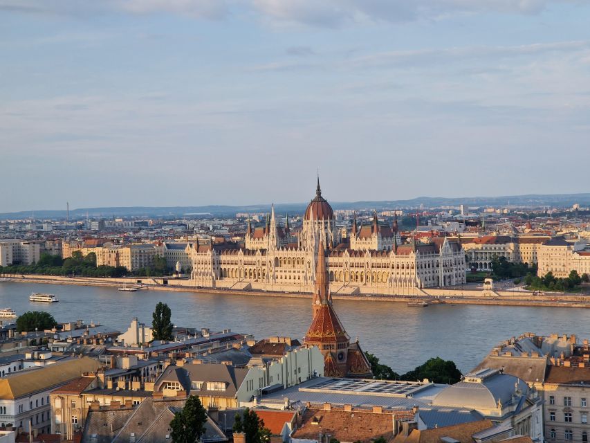 Budapest: private deluxe tour with a native, in Spanish - Andrassy Avenue and the grand Pest route