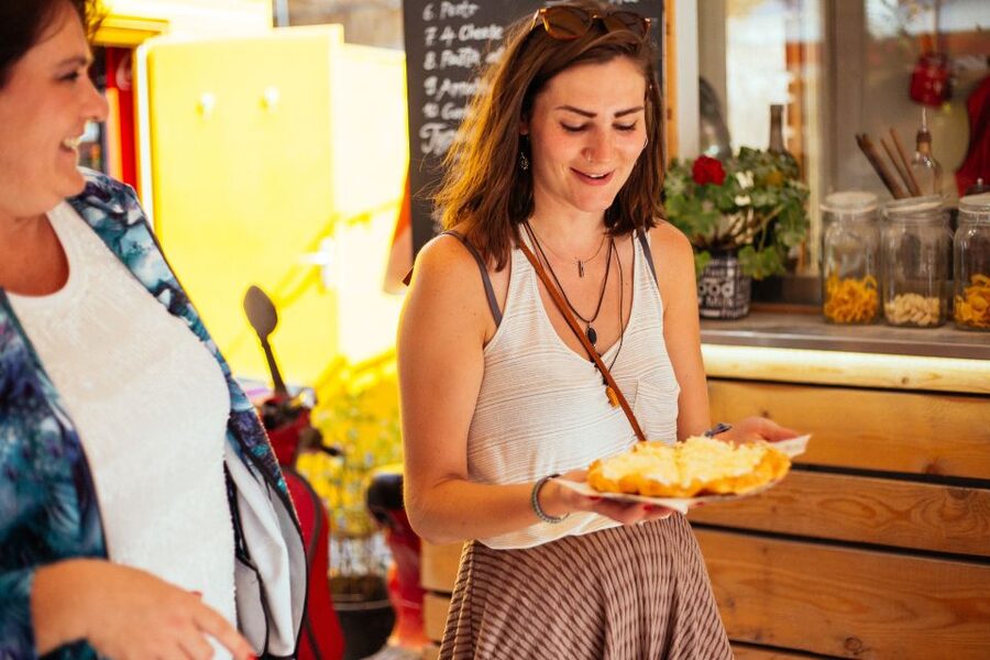 Budapest: Private Food Tour – 10 Tastings with Locals - Szimpla Kert and Budapest’s ruin-bar culture