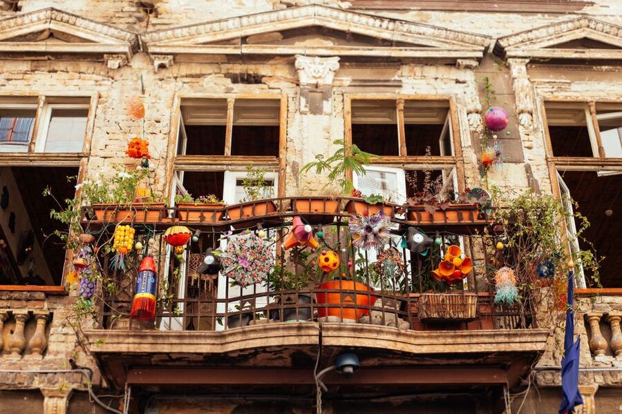 Budapest: Private Food Tour – 10 Tastings with Locals - Lángos and chimney cake: Budapest’s famous bites