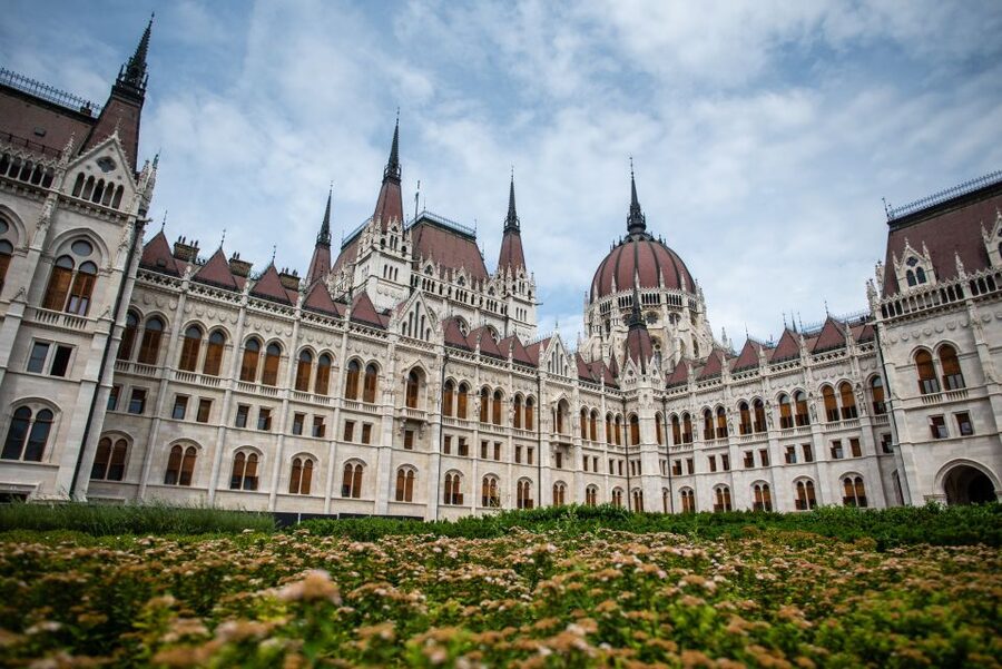 Budapest: Private Luxury Sightseeing Tour - Key points at a glance