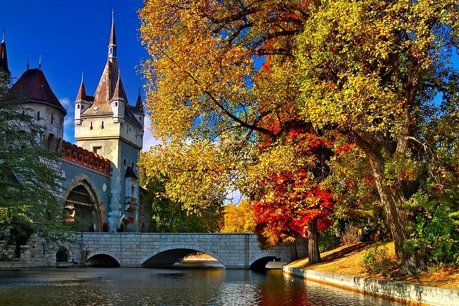 Budapest Private Luxury Sightseeing Tour with Guide and Transport - Gellért Hill and Budapest from above