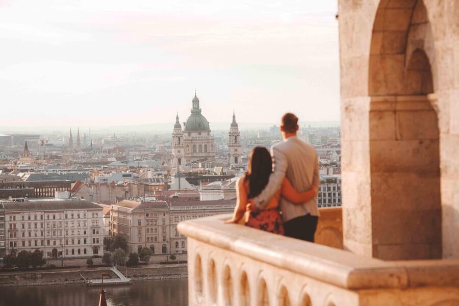 Budapest: Private Photoshoot & Sightseeing - Crossing Chain Bridge in about 20 minutes