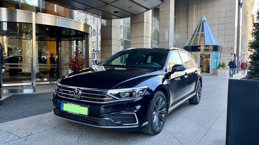 Budapest: Private Sightseeing Tour by car - Starting along Andrássy Avenue