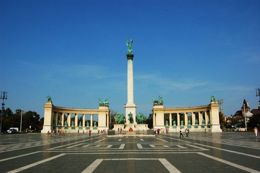 Budapest: Private Walking Tour of City with Spanish Guide - Andrássy Avenue, the Opera House, and City Park