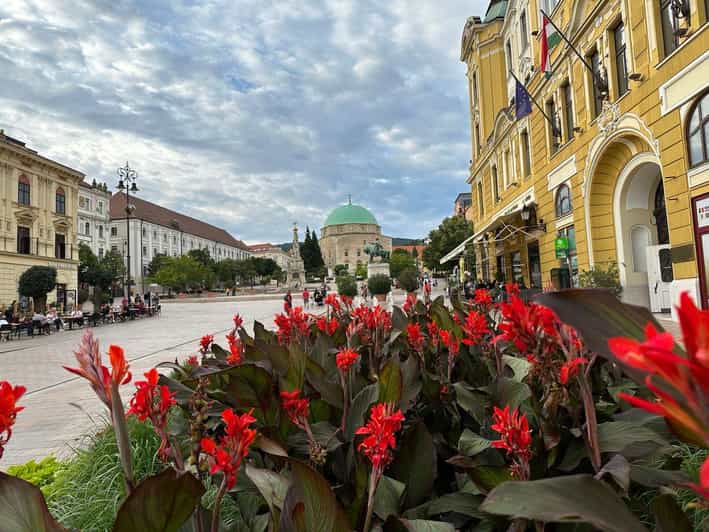 Budapest: Private Walking Tour with a Local Guide - Crossing to Buda and climbing toward the castle