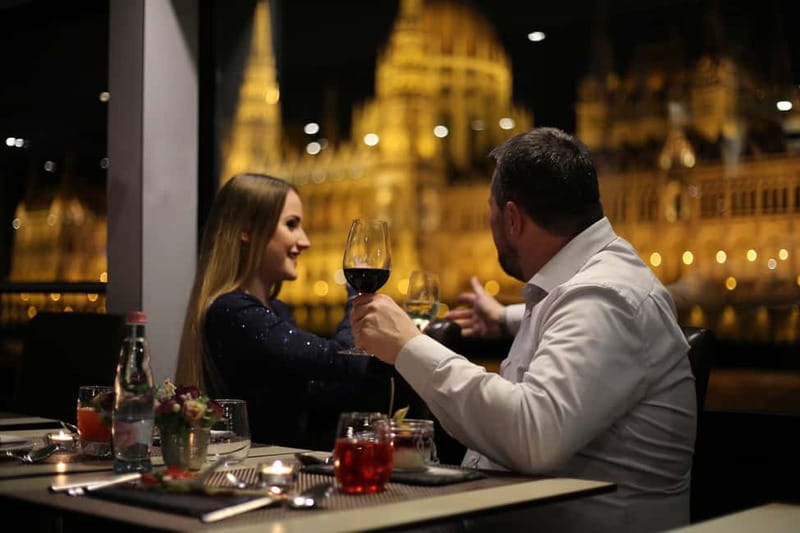Budapest: Prosecco Dinner Cruise with Live Music - Service, atmosphere, and small details