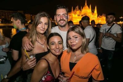Budapest Pub Crawl & Ruin Bar Tour – Free Shots & VIP Entry
