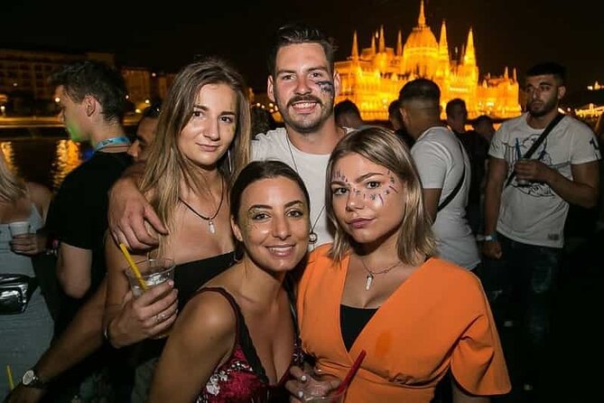 Budapest Pub Crawl & Ruin Bar Tour – Free Shots & VIP Entry - 4es 6os Kiraly opens the evening