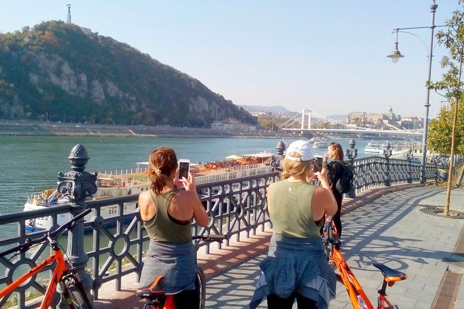 Budapest relaxed bicycle tour at sunset - Margaret Island, music fountains, and park cycling