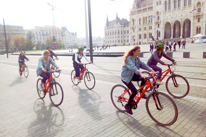 Budapest relaxed bicycle tour at sunset - How much sightseeing fits into two hours