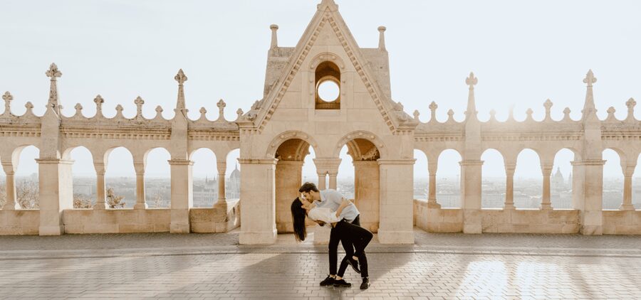 Budapest: romantic photoshoot at Buda's iconic sightseeings - Fisherman’s Bastion and the first portraits