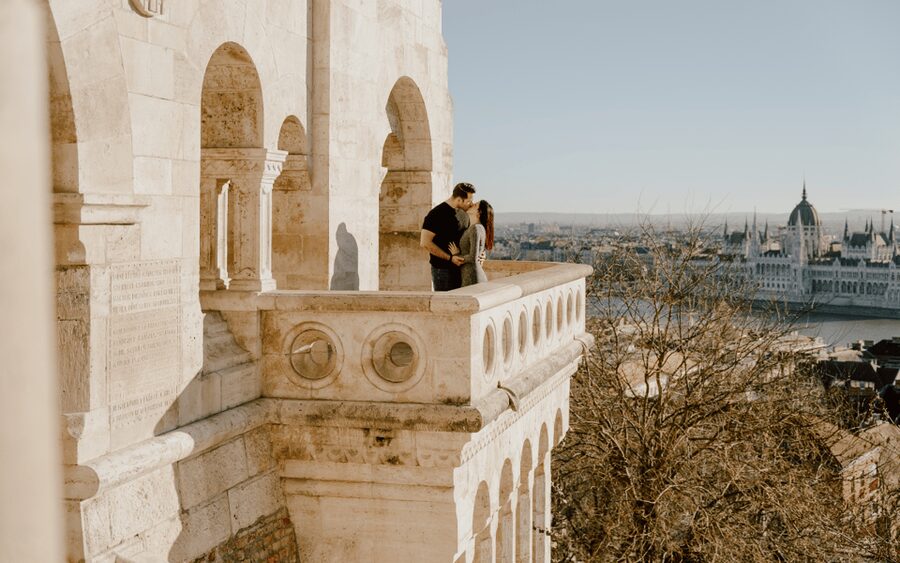 Budapest: romantic photoshoot at Buda's iconic sightseeings - Working with G. Nagy Rita Photography