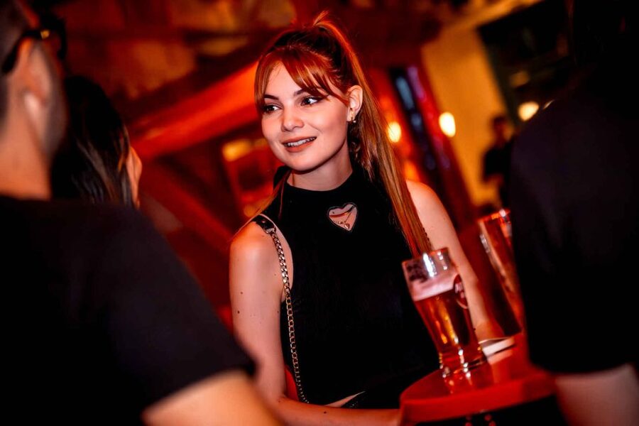 Budapest: Ruin Bar Pub Crawl with Entry Tickets - What ruin bars feel like after dark