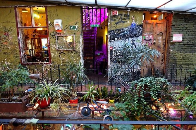 Budapest Ruin Bars Evening Walking Tour with Drinks & Snacks - What the drinks and snacks add to the price
