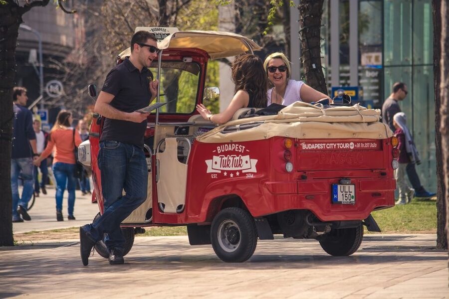 Budapest: Scenic Tuk Tuk Tour - Key points at a glance