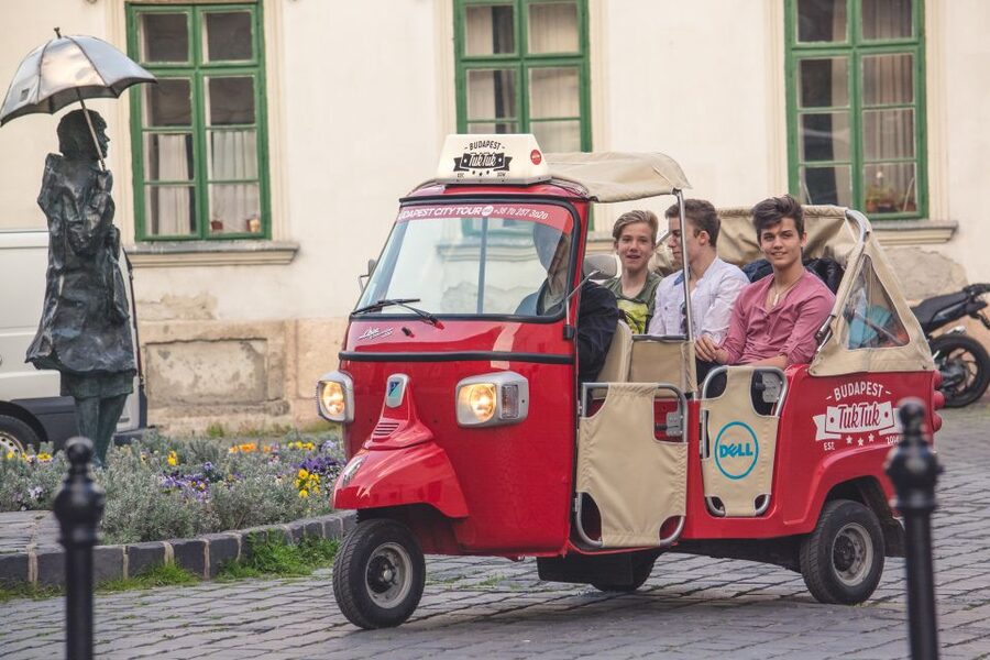 Budapest: Scenic Tuk Tuk Tour - Comfort, weather, and the two-hour limit