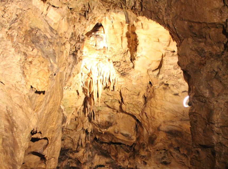 Budapest: Semlő-hegyi & Pál-völgyi Caves Guided Walking Tour - The walk between caves