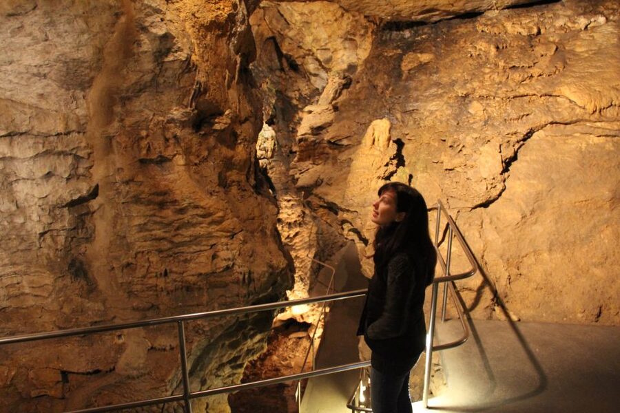 Budapest: Semlő-hegyi & Pál-völgyi Caves Guided Walking Tour - The Theater Hall and the cave’s hidden exit