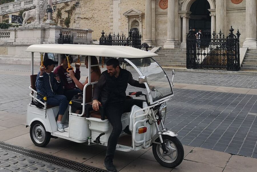 Budapest: Sightseeing Tour by Electric Tuktuk - Why an electric tuk tuk works so well in Budapest
