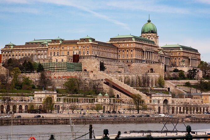 Budapest Sightseeing with Drink Included - Choosing the right time of day
