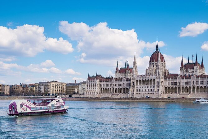 Budapest Sightseeing with Drink Included - The audio guide is useful, but prepare first