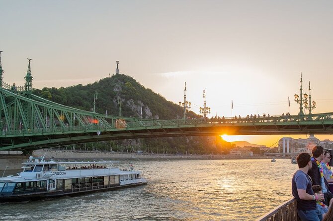 Budapest Sip and Sail Danube Cruise with Unlimited Prosecco - How the crowd affects the experience