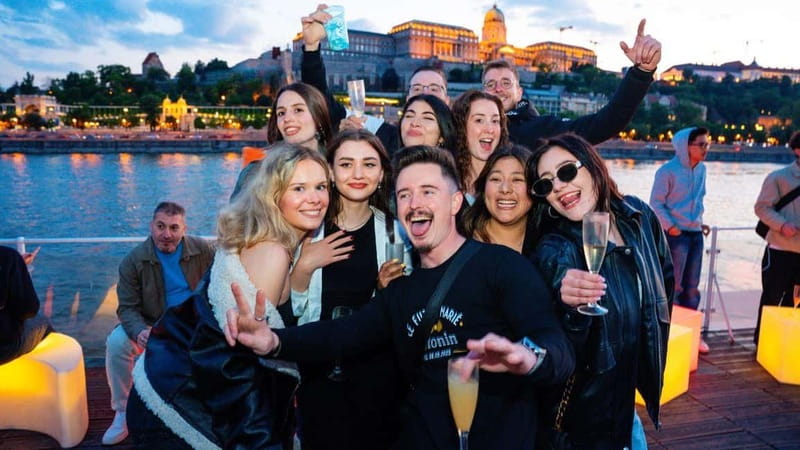 Budapest: Sip and Sail River Cruise with Unlimited Prosecco - Key points to know before boarding