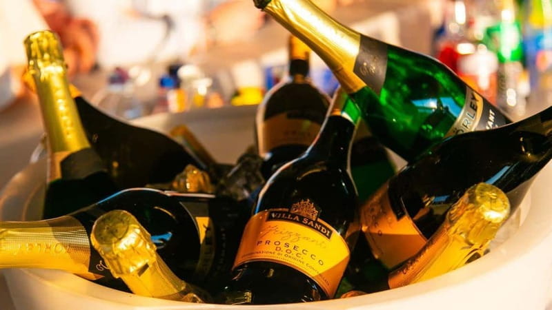 Budapest: Sip and Sail River Cruise with Unlimited Prosecco - A sunset cruise with a party pulse