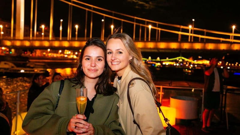 Budapest: Sip and Sail River Cruise with Unlimited Prosecco - Elizabeth Bridge, Gellért Hill, and the Citadella