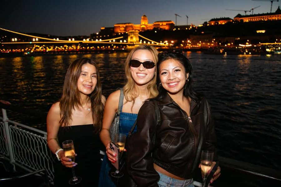 Budapest: Sip & Sail Danube Cruise with Prosecco Cocktails - Drinks, music, and the party atmosphere