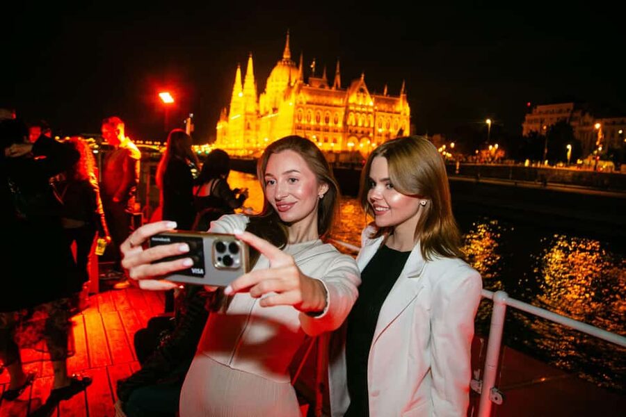 Budapest: Sip & Sail Danube Cruise with Prosecco Cocktails - What the 75-minute cruise actually feels like