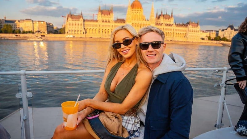 Budapest: Sip & Sail Danube Cruise with Unlimited Beer - Elizabeth Bridge, Gellért Hill, and the Citadella