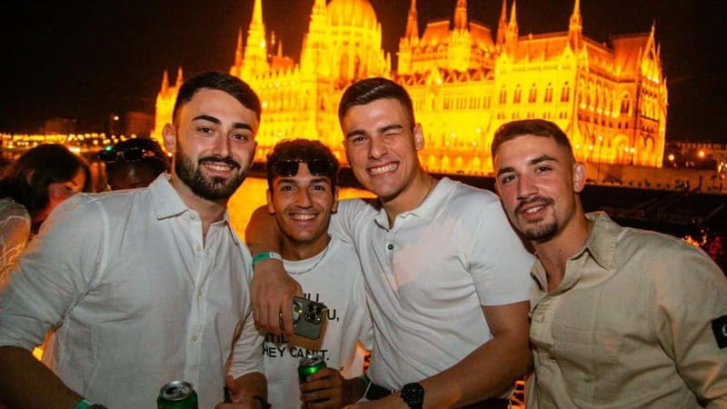 Budapest: Sip & Sail Danube Cruise with Unlimited Beer - How the cruise compares with a regular sightseeing boat