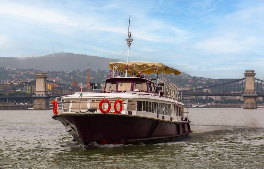 Budapest: Skyline Sightseeing Cruise with Parliament View - Why a Danube cruise belongs in your Budapest plans