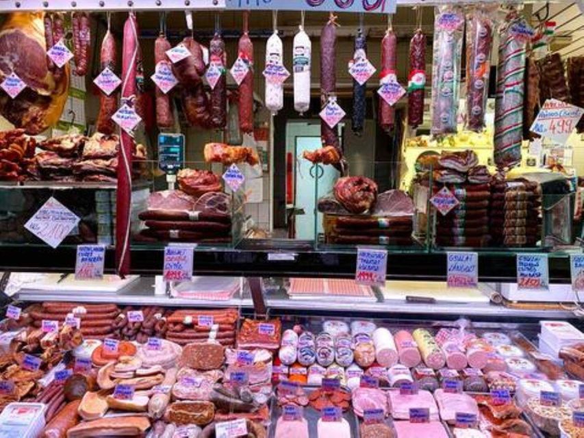 Budapest Streetfood Heaven: Tasting and Markets with a local - Breakfast begins with the chocolate snail