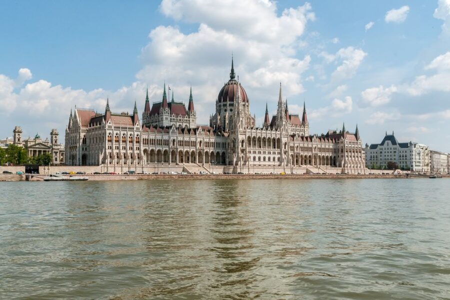 Budapest: Summer Brunch & Cruise with Prosecco or Cake - Prosecco, coffee, and the package choice