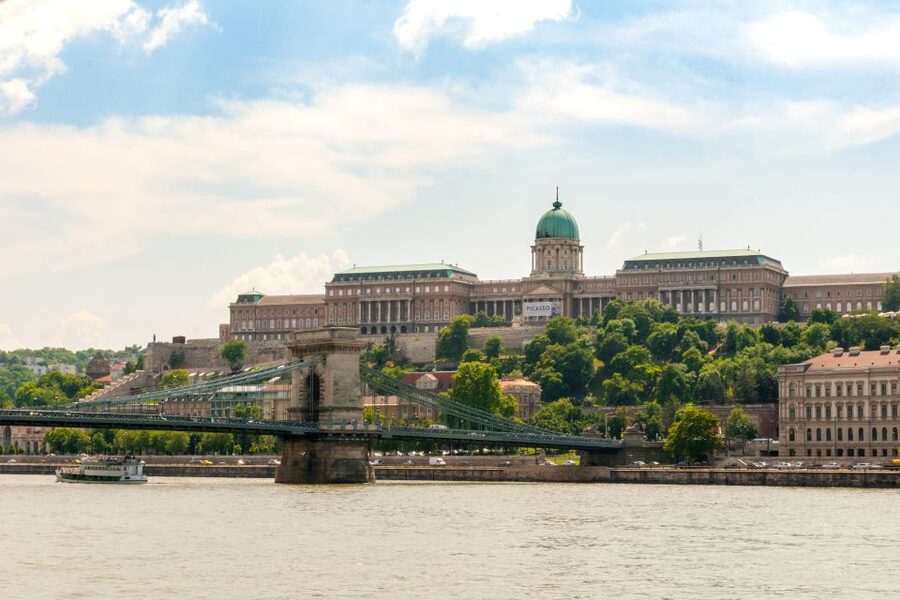 Budapest: Summer Brunch & Cruise with Prosecco or Cake - What arrives on the brunch buffet