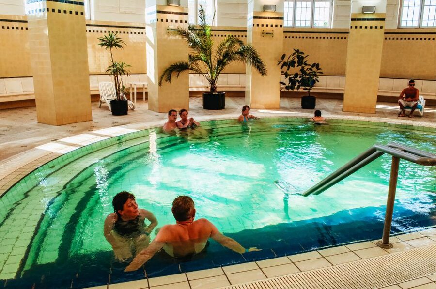 Budapest: Széchenyi Spa Day Ticket with Optional Upgrades - When the experience feels crowded