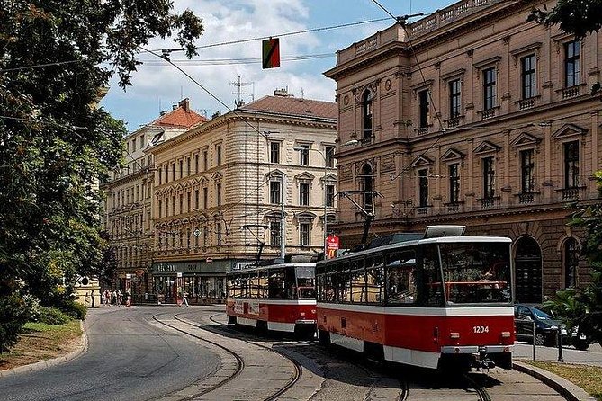 Budapest to Prague Private transfer with 2 hour sightseeing stop - Kutná Hora for churches and a stronger sightseeing payoff