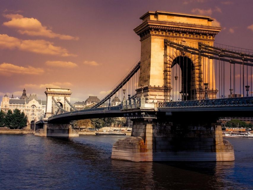 Budapest: Unlimited Prosecco and Wine Sightseeing Cruise - Why this Danube cruise works as a Budapest night out
