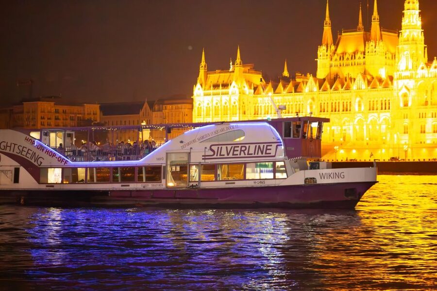 Budapest: Unlimited Prosecco and Wine Sightseeing Cruise - The atmosphere suits groups more than quiet sightseeing