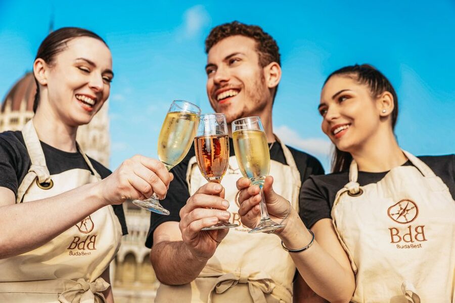 Budapest: Unlimited Prosecco, Beer and Aperol Spritz Cruise - Choosing sunset, evening or the 9 p.m. sailing