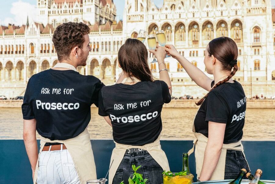 Budapest: Unlimited Prosecco, Beer and Aperol Spritz Cruise - Focaccia and the optional dips