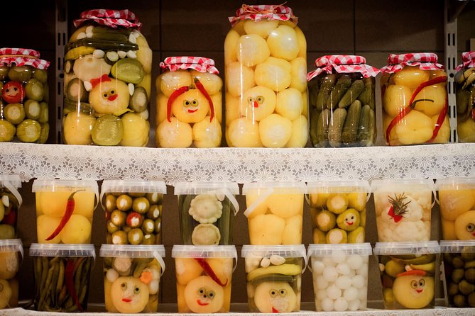 Budapest Urban Feast - Food Tour with Wine Tasting & Coffee House - How the guide affects the day