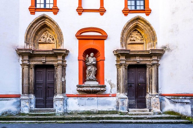 Budapest-Vienna One-Way Sightseeing Transfer - A guide can shape the day