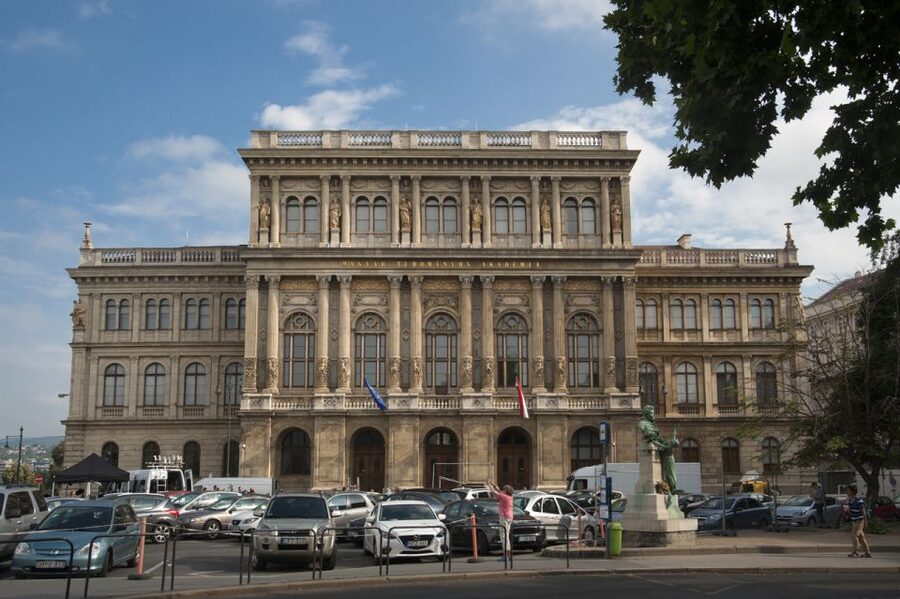 Budapest Walking Tour with a Professional Local Guide - Key points at a glance