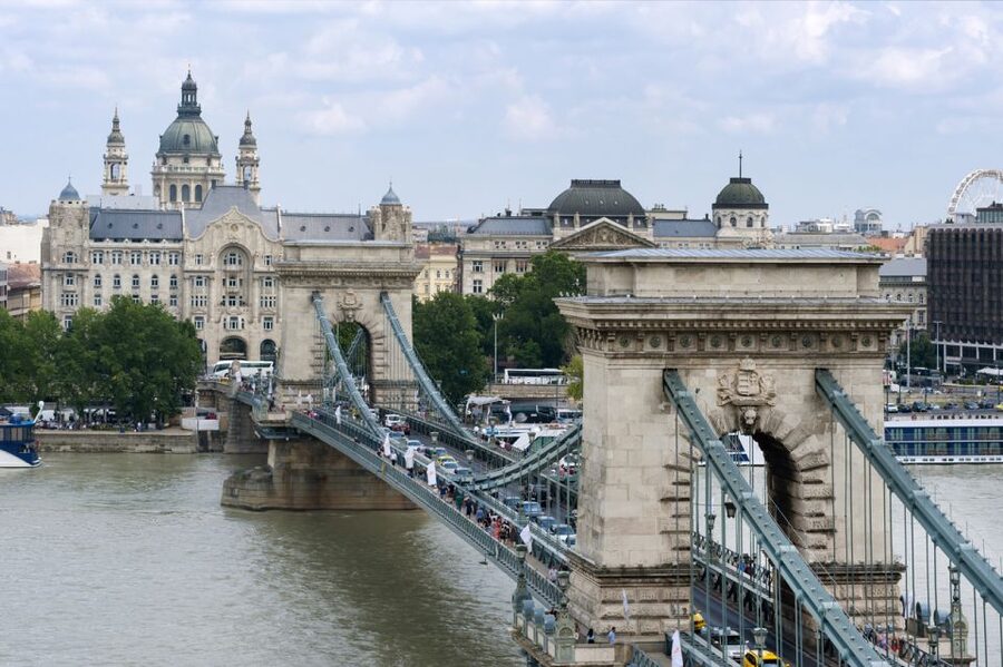 Budapest Walking Tour with a Professional Local Guide - What guide quality means on this tour