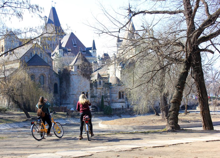 Budapest ❤️Winter Bike Tour with Coffee Stop❤️ - Central Market Hall and the Art Nouveau finish