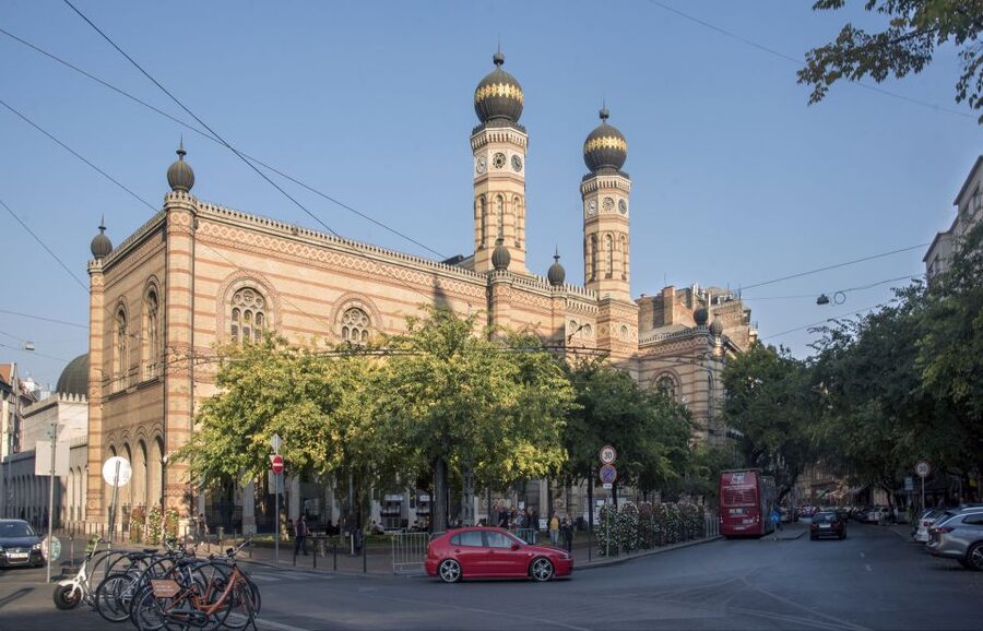 Castle District & Pest Driving Tour with Danube River Cruise - Key points to know before booking